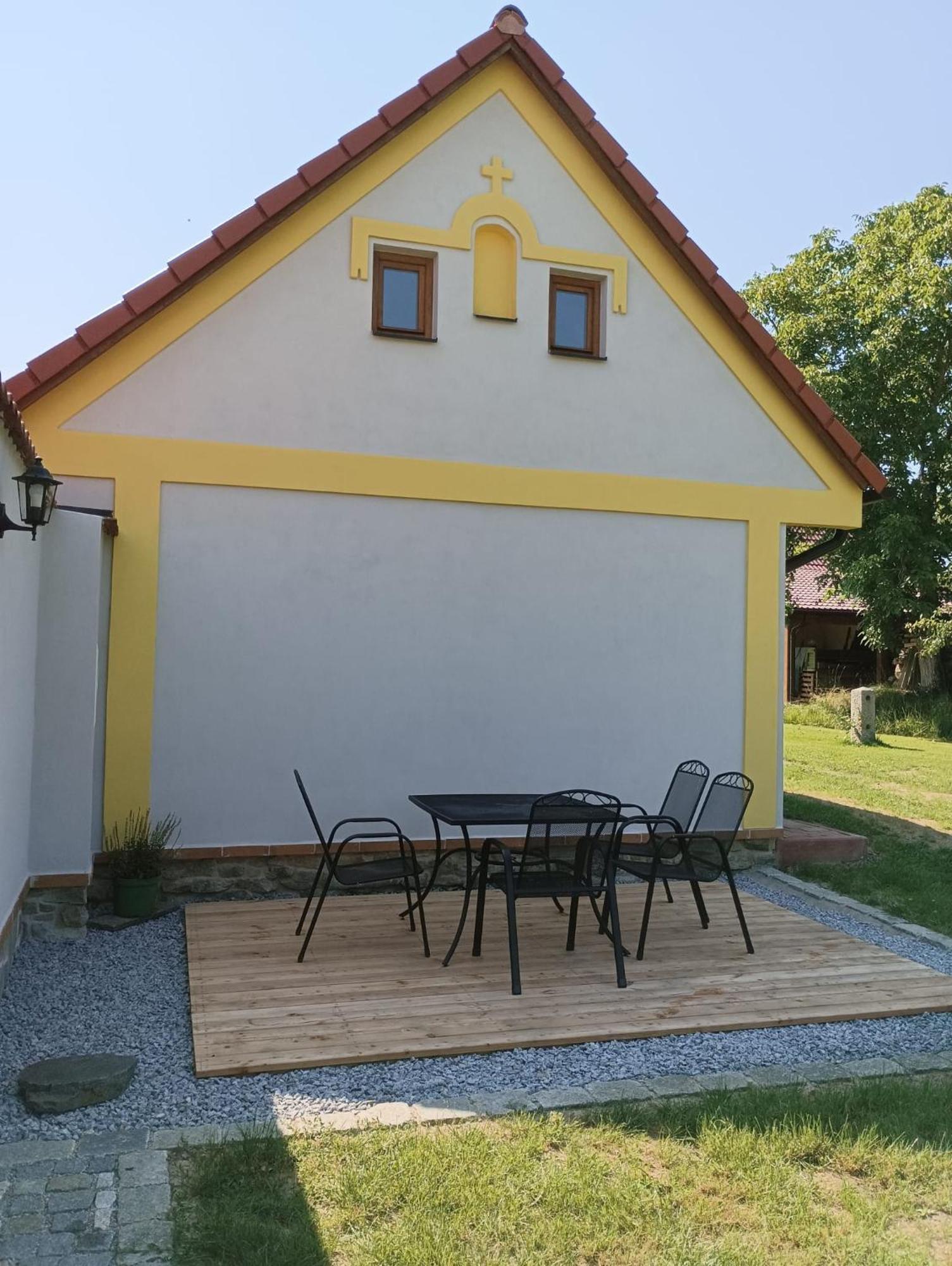 Apartman Na Statku Jílovice Dış mekan fotoğraf